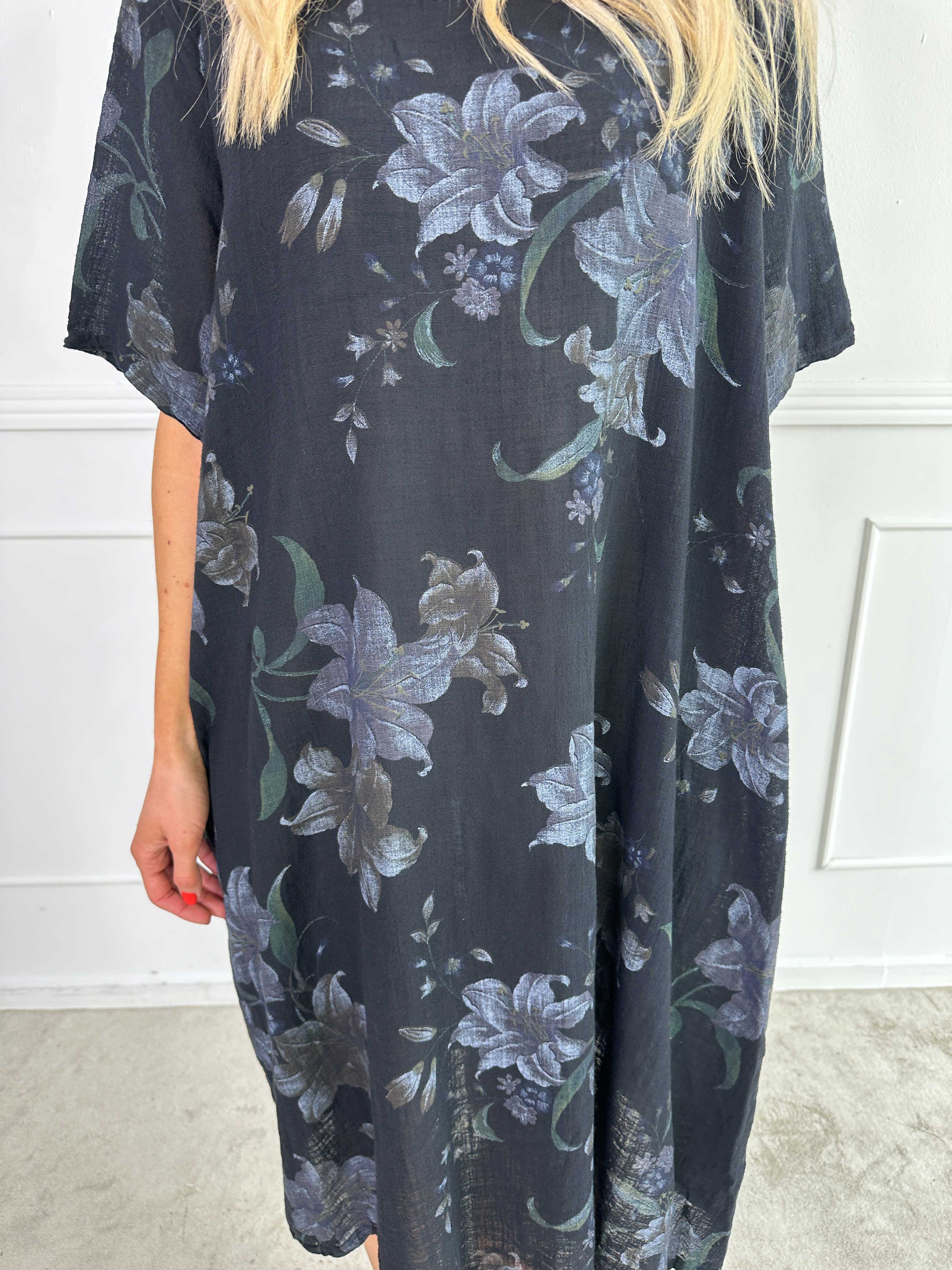 Gry - Bomuldskjole i hørlignende stof med blomsterprint